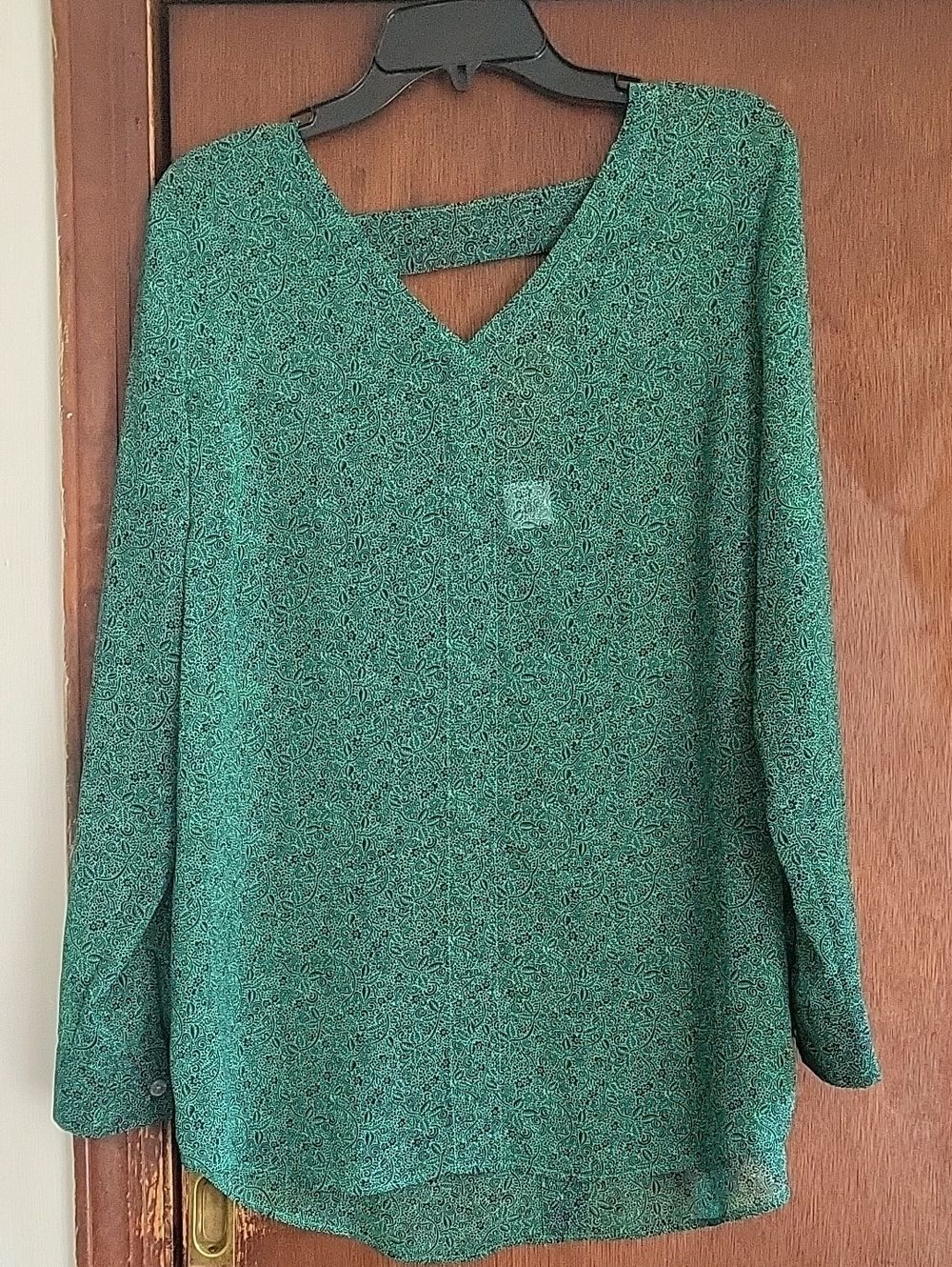 CAbi Green Printed V-Neck Long Sleeve Blouse
